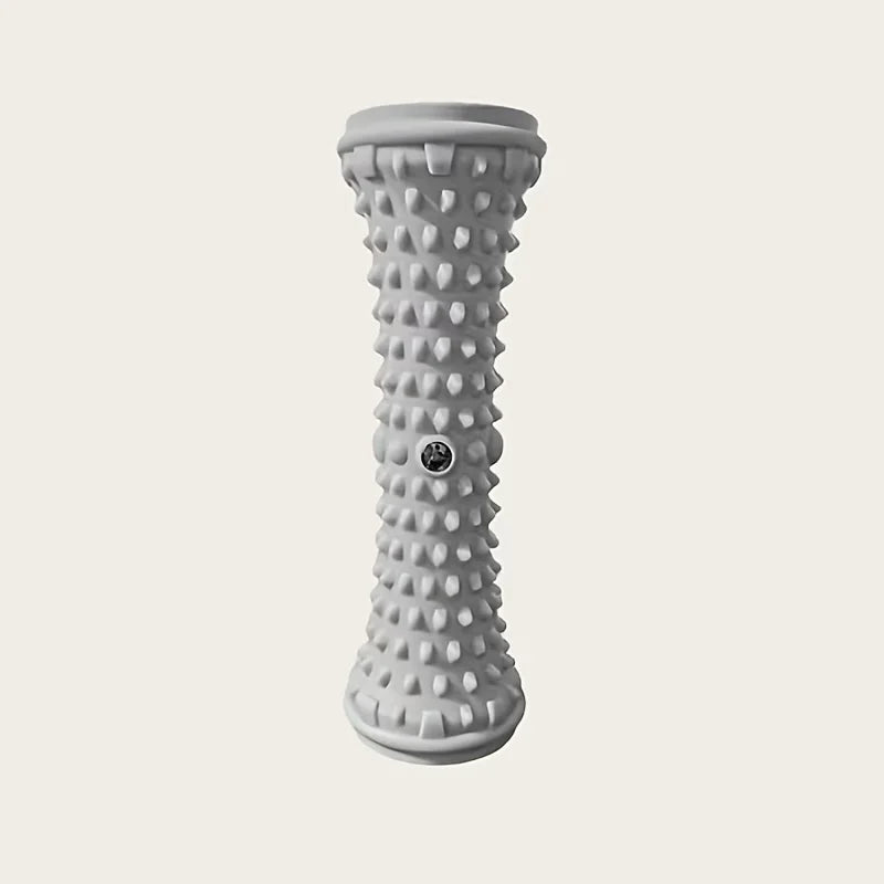 Rouleau de massage plantaire PuraDorse Roll gris, vu de face sur fond crème