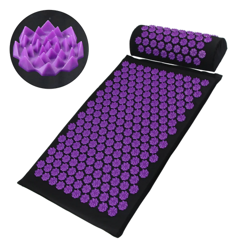 Tapis d'acupression et coussin cervical violets du Pack Détente PuraDorse vus de trois quarts