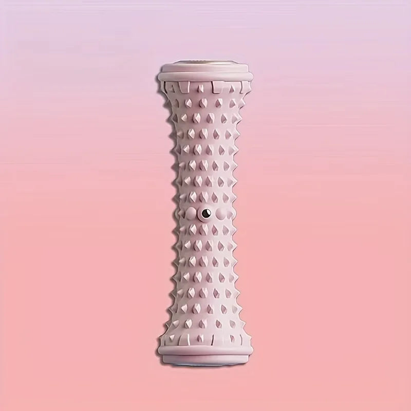 Rouleau de massage plantaire PuraDorse Roll rose, vu de face sur fond rose dégradé