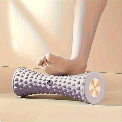 Pied nu roulant sur le rouleau de massage plantaire PuraDorse Roll violet clair